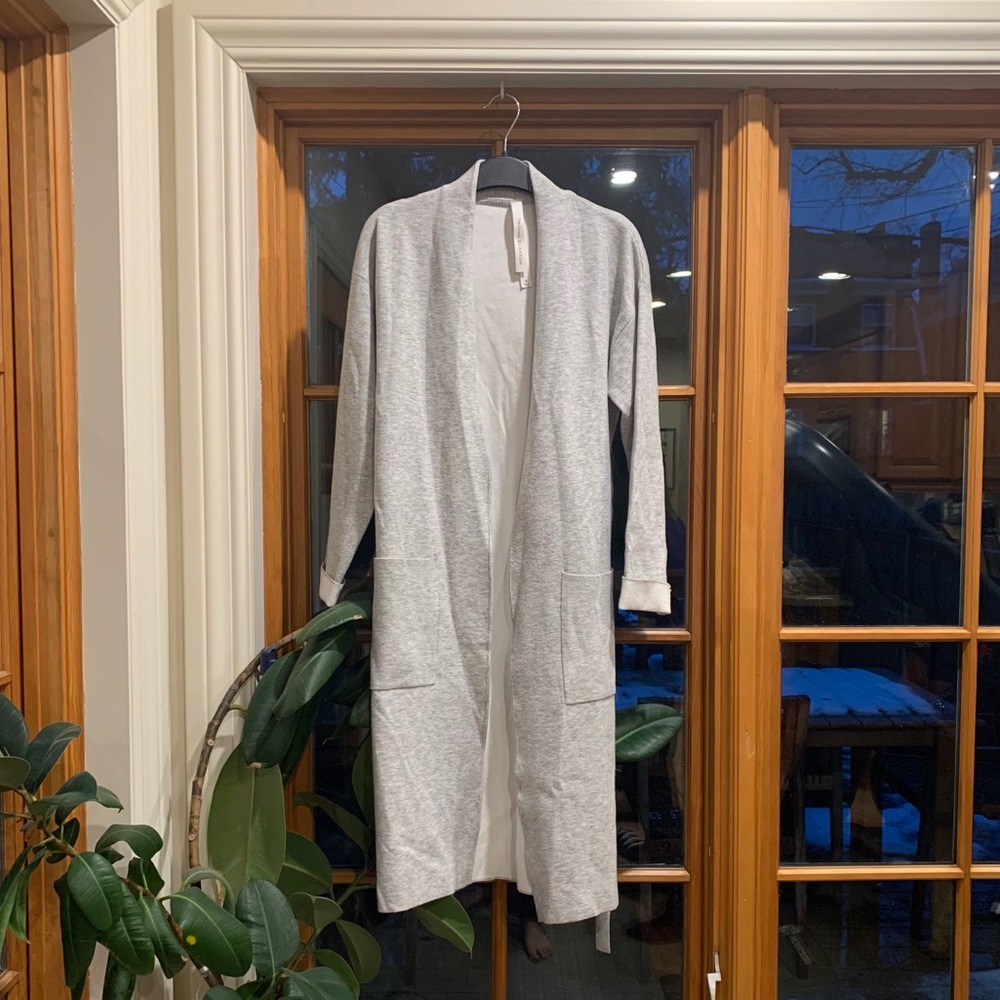 Babaton grey tie around long robe in women’s M